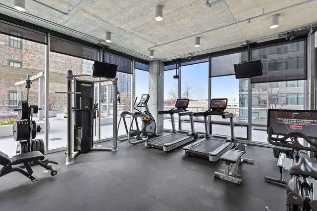 611 S Wells St Unit 1804, Chicago, IL 60607 - gym with expansive windows