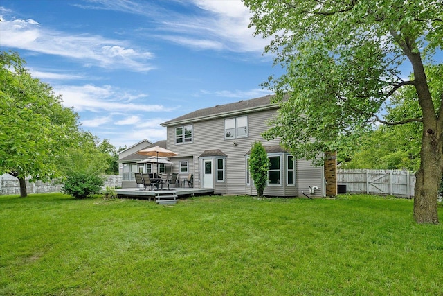 1545 London Ct, Naperville, IL 60563 - back of property with a deck