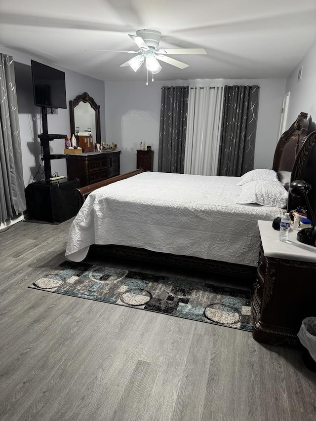 bedroom featuring wood finished floors and ceiling fan
