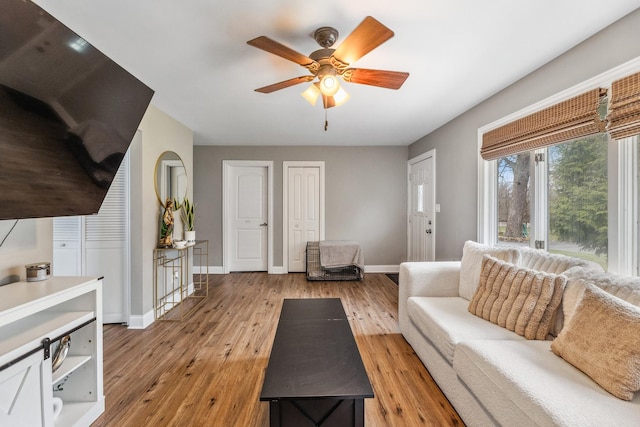 31 Bruce Ct N, Lockport, IL 60441 - living area featuring a ceiling fan, light wood finished floors, and baseboards