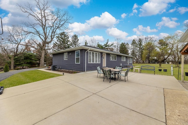 31 Bruce Ct N, Lockport, IL 60441 - rear view of property featuring a yard and a patio