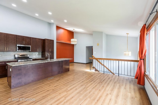 17581 Windsor Pkwy Unit 1, Tinley Park, IL 60477 - kitchen featuring stainless steel appliances, light wood-style flooring, recessed lighting, dark brown cabinets, and backsplash