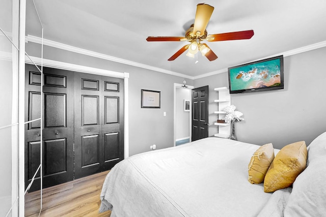 1156 N Fischer Dr, Addison, IL 60101 - bedroom featuring wood finished floors, crown molding, and ceiling fan