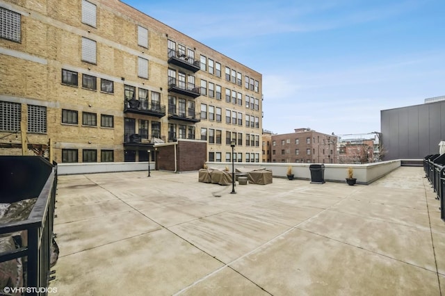 view of apartment building / complex