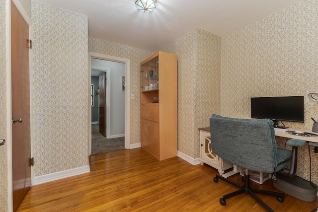 315 W Bennett St, Pontiac, IL 61764 - office featuring wood finished floors, wallpapered walls, and baseboards