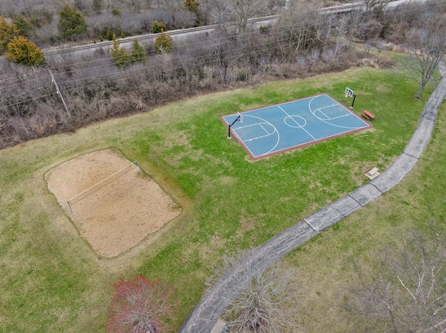 513 Trestle Ct, Grayslake, IL 60030 - view of grassy yard featuring community basketball court