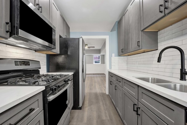 847 W Belle Plaine Ave Unit G, Chicago, IL 60613 - kitchen with stainless steel appliances, a sink, gray cabinets, and a ceiling fan