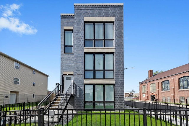 2700 W Jackson Blvd, Chicago, IL 60612 - view of property featuring a fenced front yard