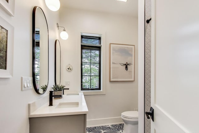 2312 W Hutchinson St, Chicago, IL 60618 - full bathroom featuring double vanity, baseboards, toilet, and tile patterned floors