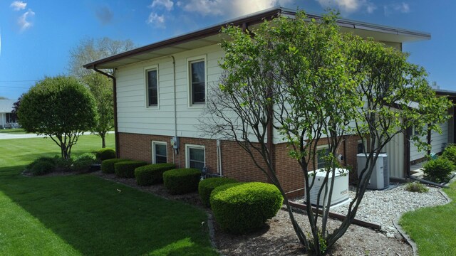 406 E Fine St, Ashkum, IL 60911 - view of side of home featuring a yard