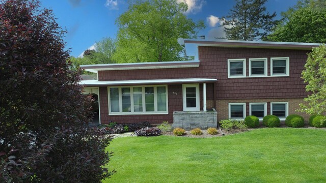 406 E Fine St, Ashkum, IL 60911 - split level home with a front lawn