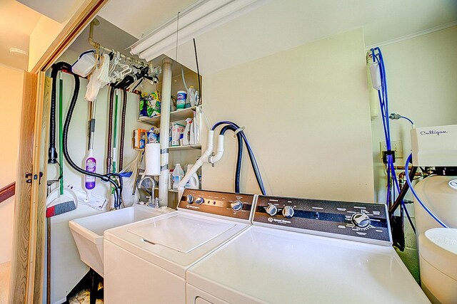 406 E Fine St, Ashkum, IL 60911 - laundry area with washer and dryer