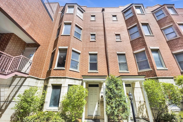5127 N Damen Ave Unit B, Chicago, IL 60625 - view of apartment building / complex