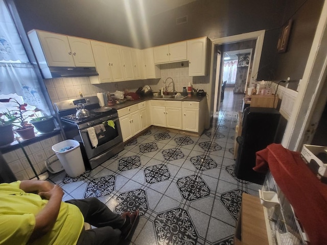 1331 N Campbell Ave, Chicago, IL 60622 - kitchen featuring stainless steel electric range, a sink, white cabinetry, dark countertops, and light tile patterned flooring