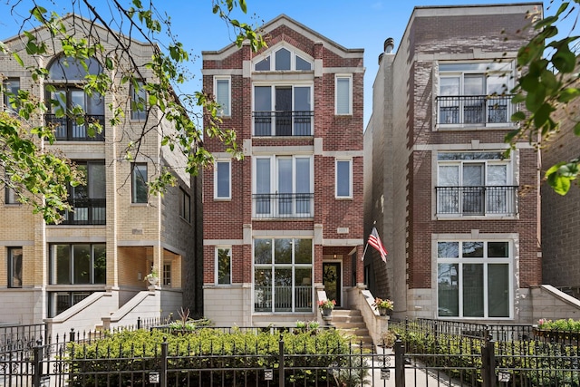 3037 N Racine Ave Unit 1, Chicago, IL 60657 - view of building exterior with a fenced front yard