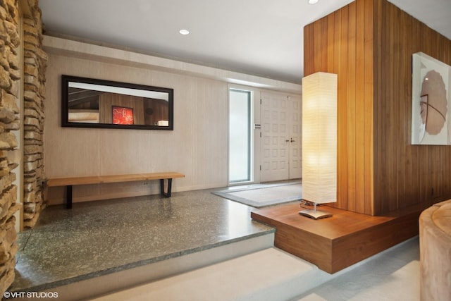 foyer featuring speckled floor