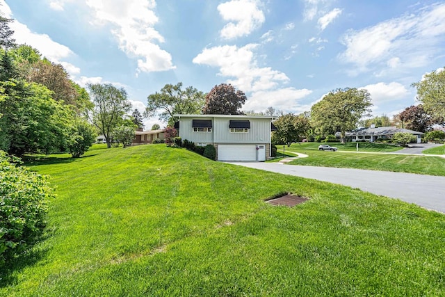 347 Park Dr, Palatine, IL 60067 - view of grassy yard featuring a garage and concrete driveway