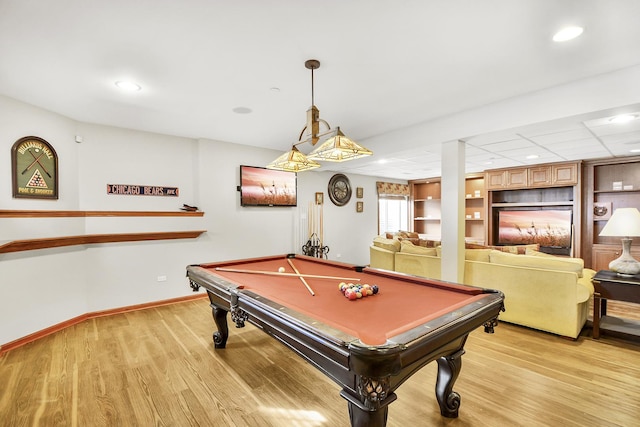 recreation room with light wood-style flooring, billiards table, baseboards, recessed lighting, and built in features