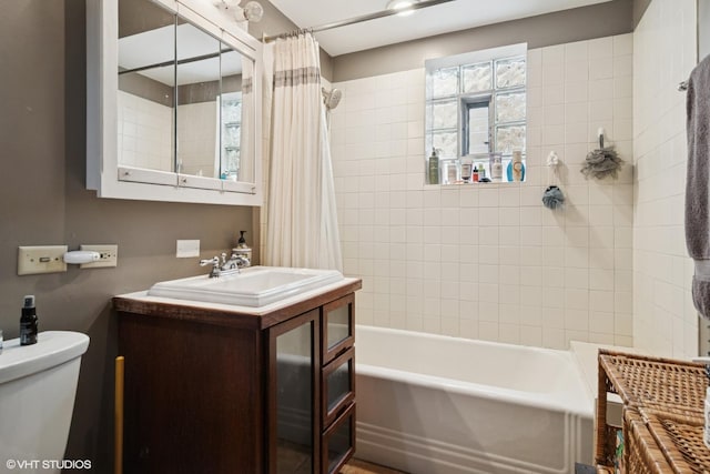 3624 N Leavitt St, Chicago, IL 60618 - full bathroom with plenty of natural light, shower / tub combo, toilet, and vanity