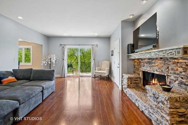 670 Ballantrae Dr Unit 900C, Northbrook, IL 60062 - living room featuring a fireplace, plenty of natural light, wood finished floors, baseboards, and recessed lighting