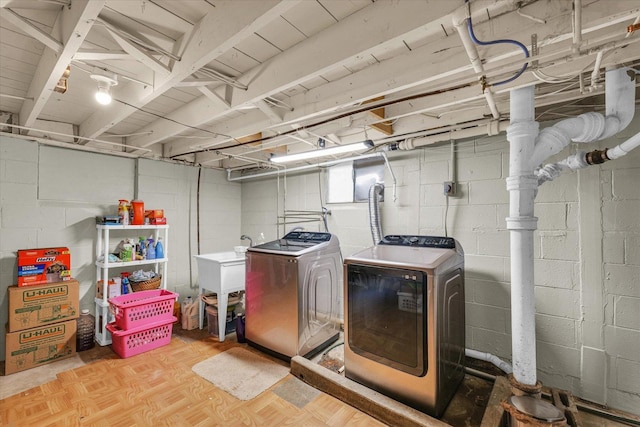 505 S Maple St, Urbana, IL 61801 - washroom featuring washer and dryer