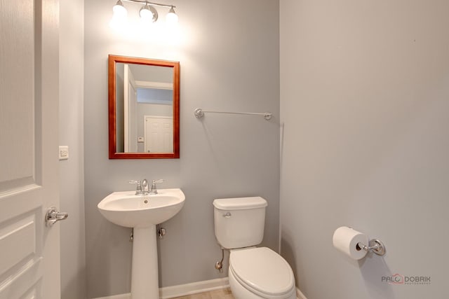 3629 Canton Cir, Mundelein, IL 60060 - bathroom with toilet and baseboards