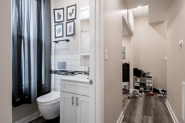 9841 S Ewing Ave, Chicago, IL 60617 - bathroom featuring wood finished floors, toilet, vanity, and baseboards