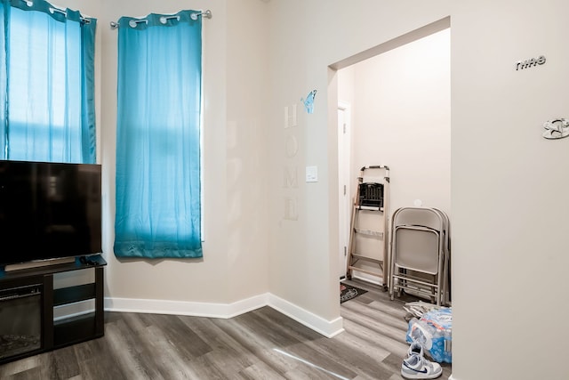 9841 S Ewing Ave, Chicago, IL 60617 - interior space with wood finished floors and baseboards