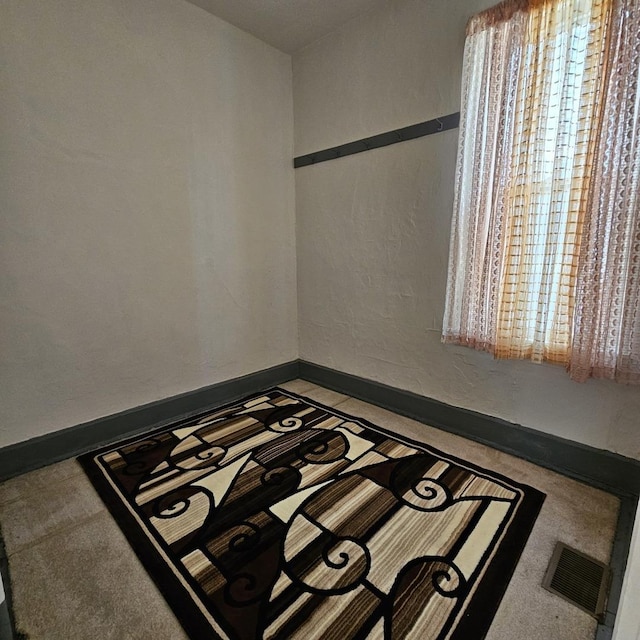 4850 S Honore St, Chicago, IL 60609 - detailed view of baseboards and carpet