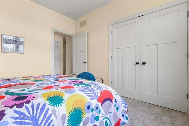 2297 Deer Ridge Ct, Carlock, IL 61725 - bedroom featuring carpet and a closet