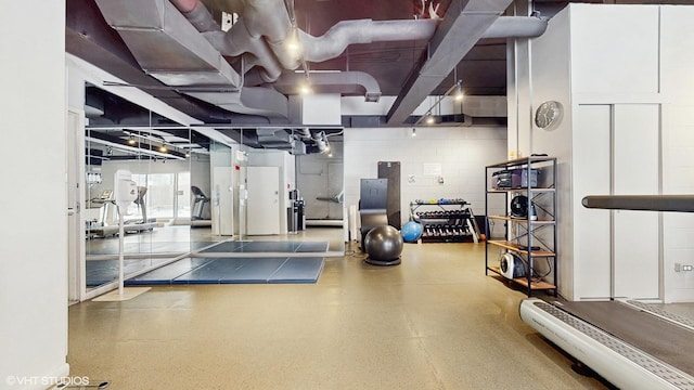 71 E Division St Unit 1801, Chicago, IL 60610 - workout area featuring concrete block wall