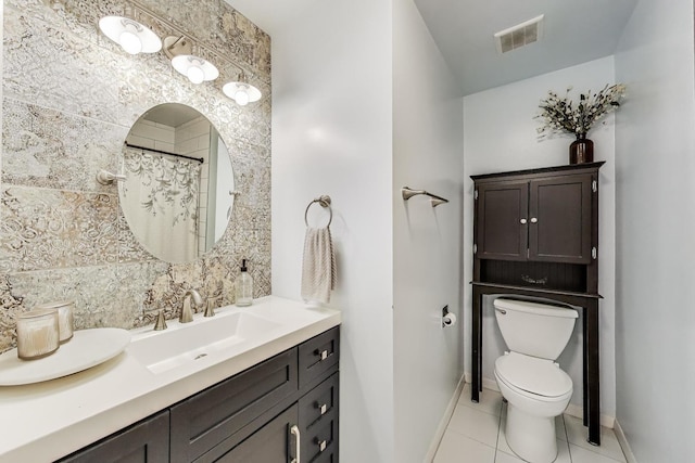 116 Steeple Dr Unit E, Buffalo Grove, IL 60089 - bathroom with tile patterned floors, toilet, vanity, and baseboards