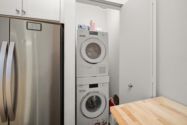 laundry area featuring stacked washing machine and dryer