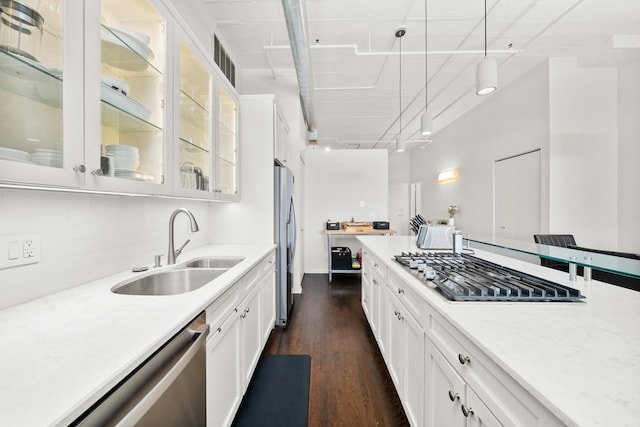 kitchen featuring a sink, stainless steel appliances, dark wood finished floors, and white cabinetry