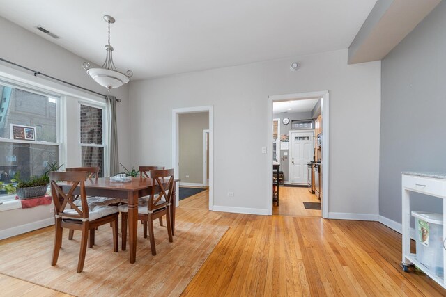 908 W Lakeside Pl Unit 3W, Chicago, IL 60640 - dining area featuring light wood-style floors and baseboards