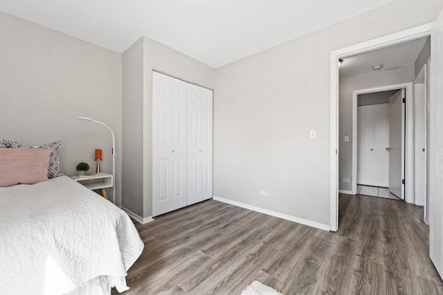 413 Caren Dr, Buffalo Grove, IL 60089 - bedroom featuring wood finished floors, a closet, and baseboards
