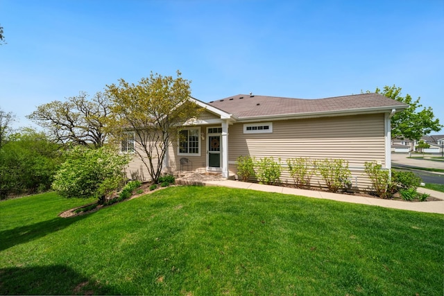 1468 W Remington Ln, Round Lake, IL 60073 - view of front of house with a front yard and a shingled roof