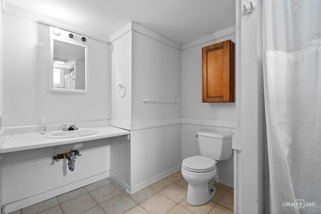 827 Lakewood Pl, Aurora, IL 60506 - bathroom with a sink, toilet, tile patterned floors, and a wainscoted wall