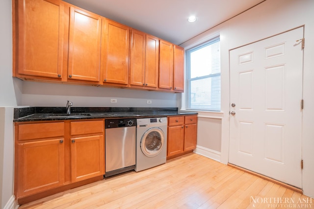 laundry area with washer / clothes dryer, light wood-style flooring, baseboards, and recessed lighting