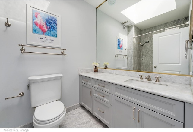 1241 W Dickens Ave, Chicago, IL 60614 - full bath featuring toilet, a tile shower, baseboards, vanity, and a skylight