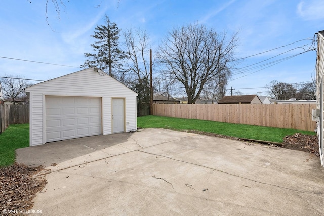 19 N Iowa Ave, Addison, IL 60101 - detached garage featuring concrete driveway