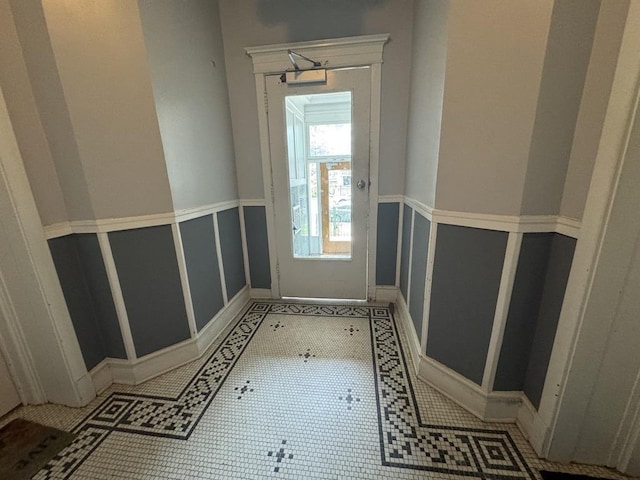 6116 S Ellis Ave Unit 1, Chicago, IL 60637 - doorway with inlaid floor details and baseboards