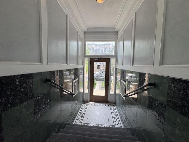 6116 S Ellis Ave Unit 1, Chicago, IL 60637 - foyer featuring crown molding
