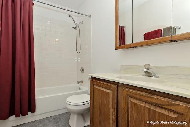 782 N Hainesville Rd, Round Lake, IL 60073 - full bath featuring toilet, shower / tub combo with curtain, and vanity