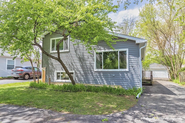 782 N Hainesville Rd, Round Lake, IL 60073 - view of side of property with an outbuilding, a detached garage, and a lawn