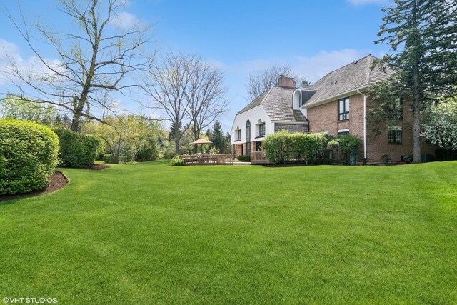80 Gaelic Ct, Inverness, IL 60010 - view of grassy yard with a deck