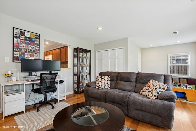 living area featuring an office area, light wood-style flooring, and recessed lighting