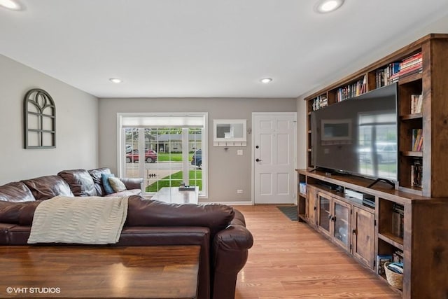 living area with light wood finished floors, recessed lighting, and baseboards