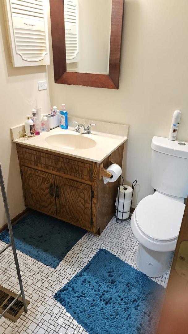 9230 Hartwood Ct Unit 1404, Orland Park, IL 60462 - half bath with toilet and vanity