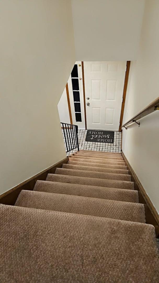 9230 Hartwood Ct Unit 1404, Orland Park, IL 60462 - stairway with baseboards
